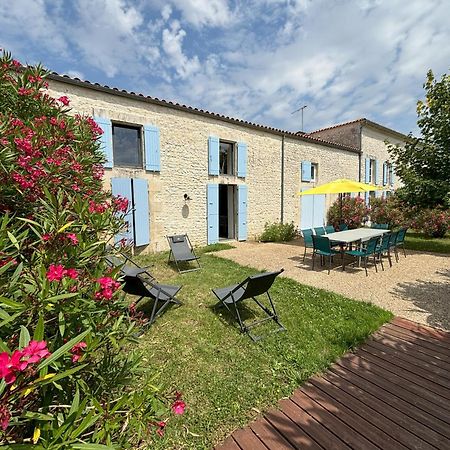 Le Domaine Des Aguins Pensionat Saujon Exteriör bild