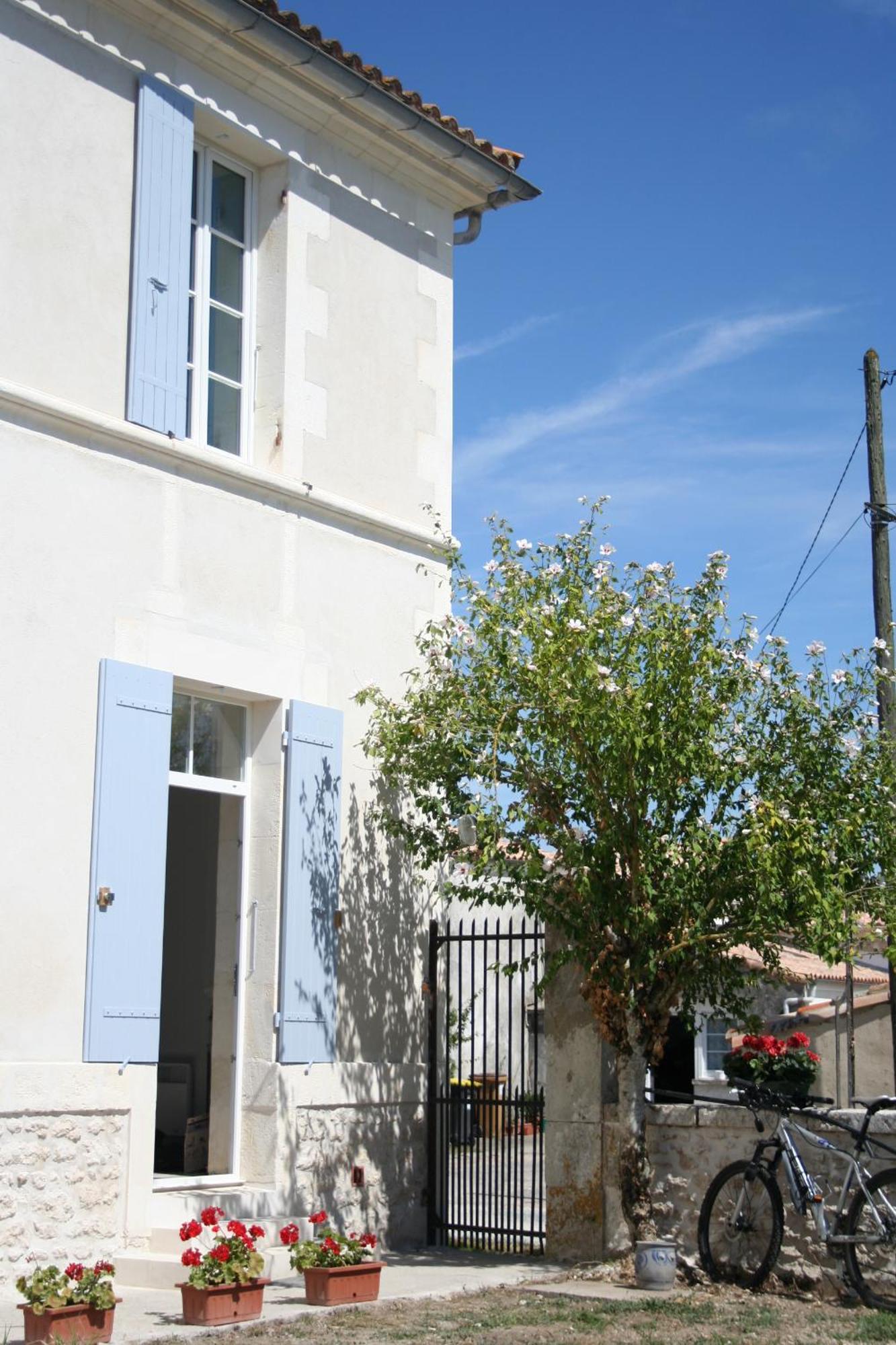 Le Domaine Des Aguins Pensionat Saujon Exteriör bild