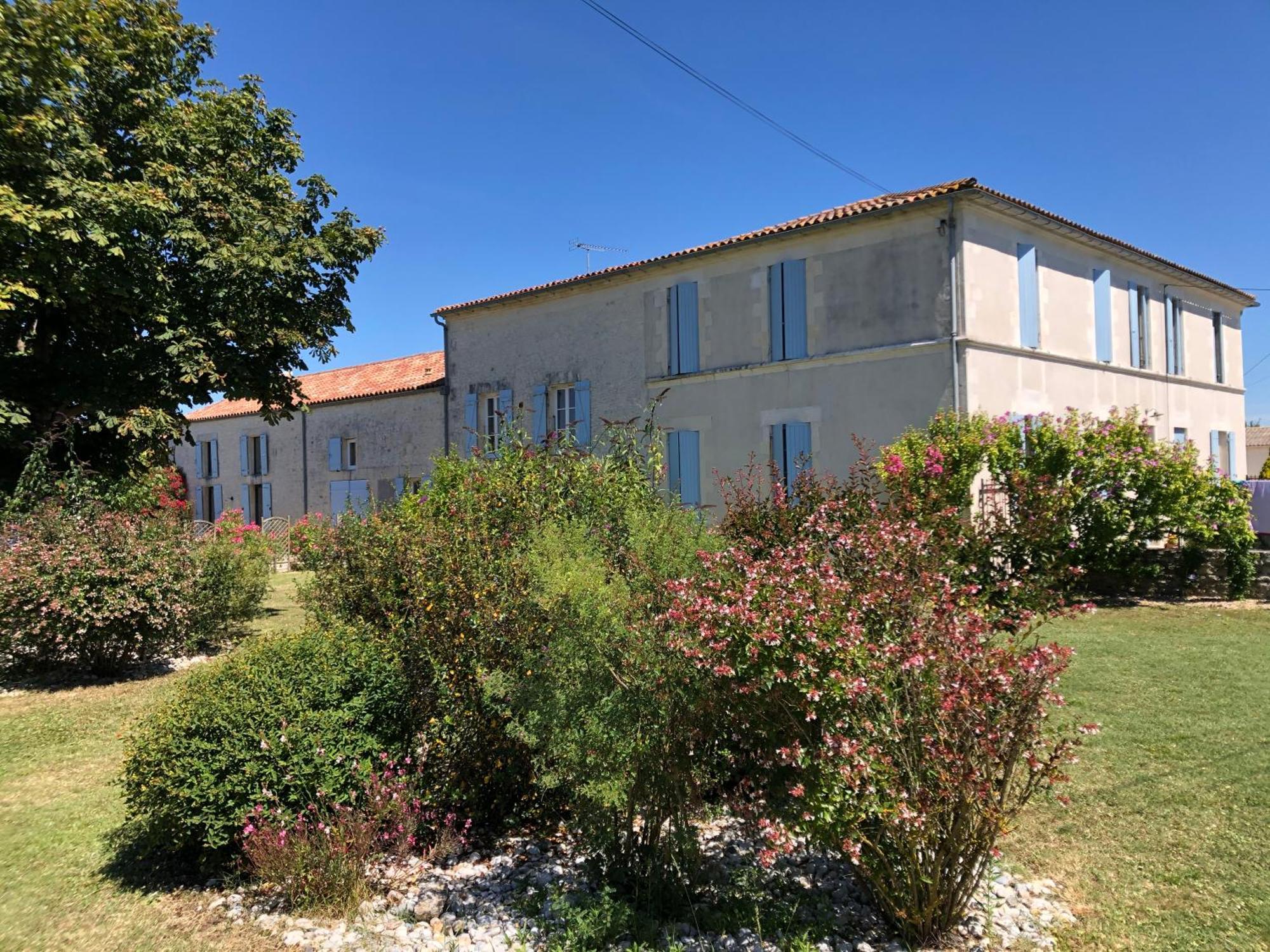 Le Domaine Des Aguins Pensionat Saujon Exteriör bild