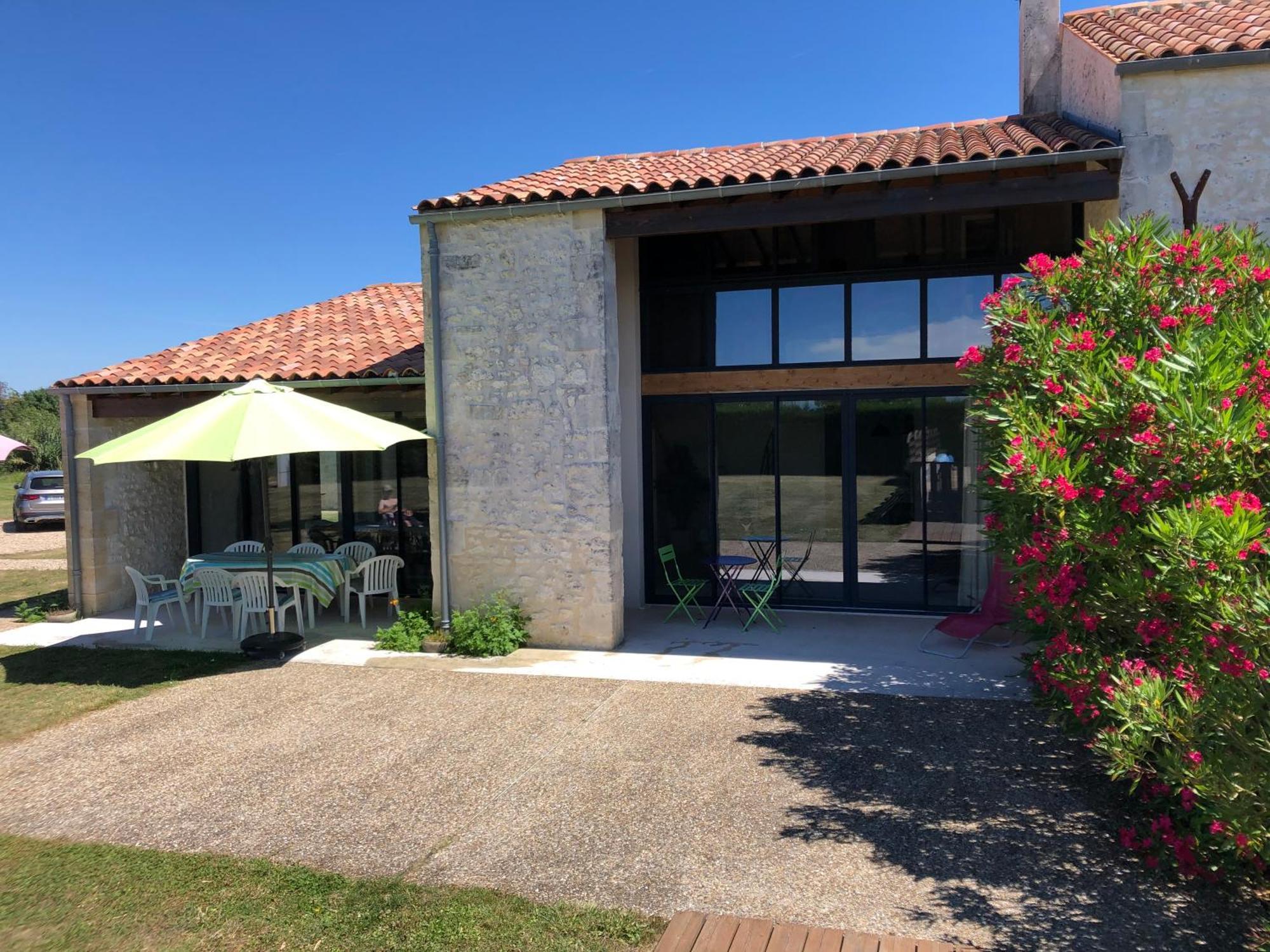 Le Domaine Des Aguins Pensionat Saujon Exteriör bild