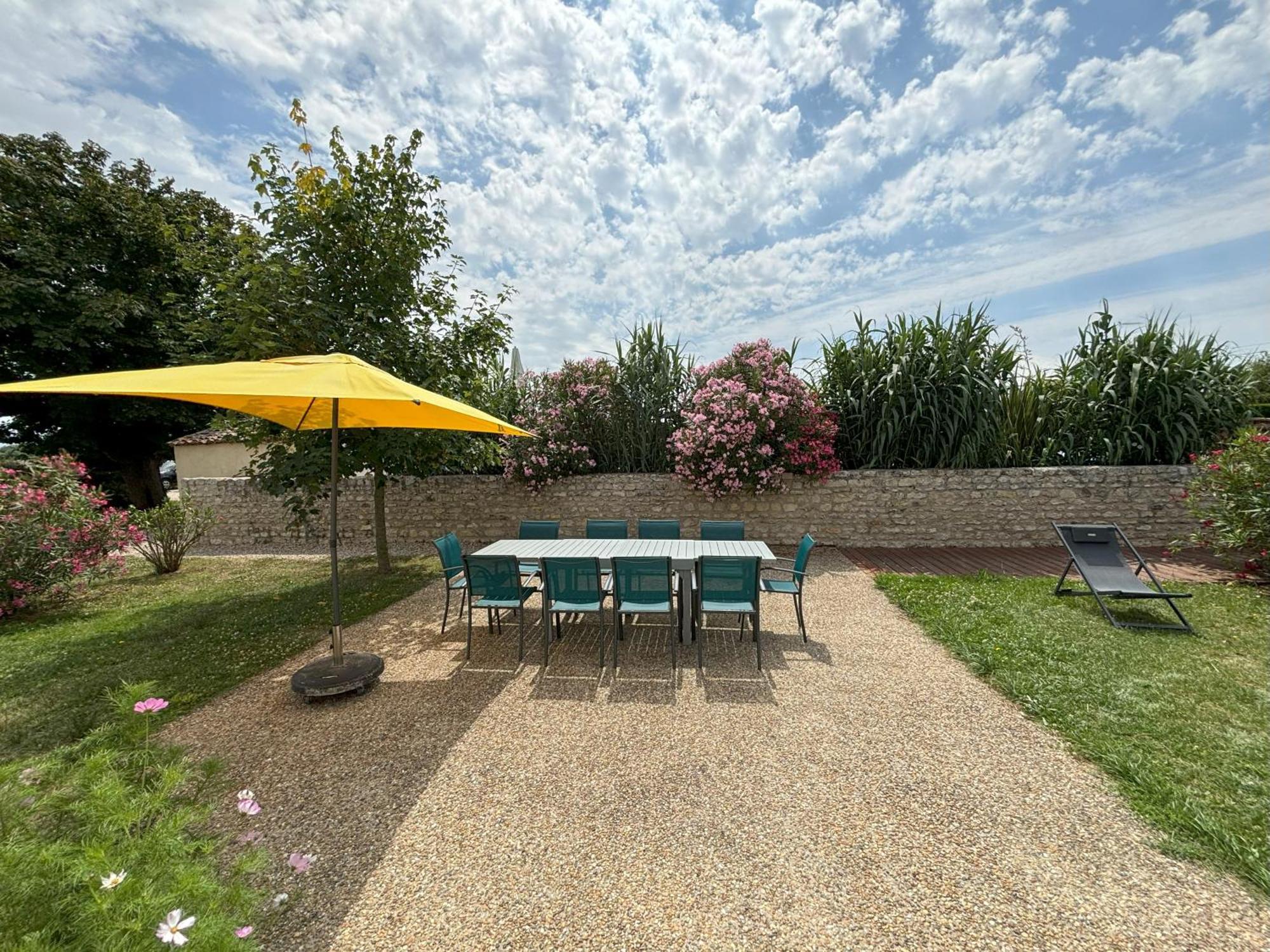 Le Domaine Des Aguins Pensionat Saujon Exteriör bild